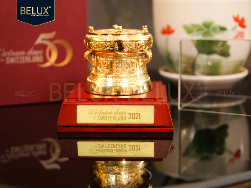 Lô 100 trống đồng D8 mạ vàng Việt Nam days in Switzerland theo yêu cầu